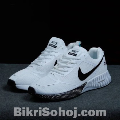 Nike Air Max / Nike Zoom running shoes in a white colorway